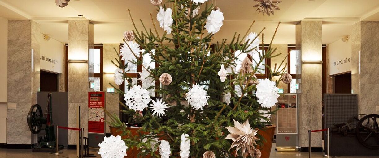 Christmas 2025 opening hours