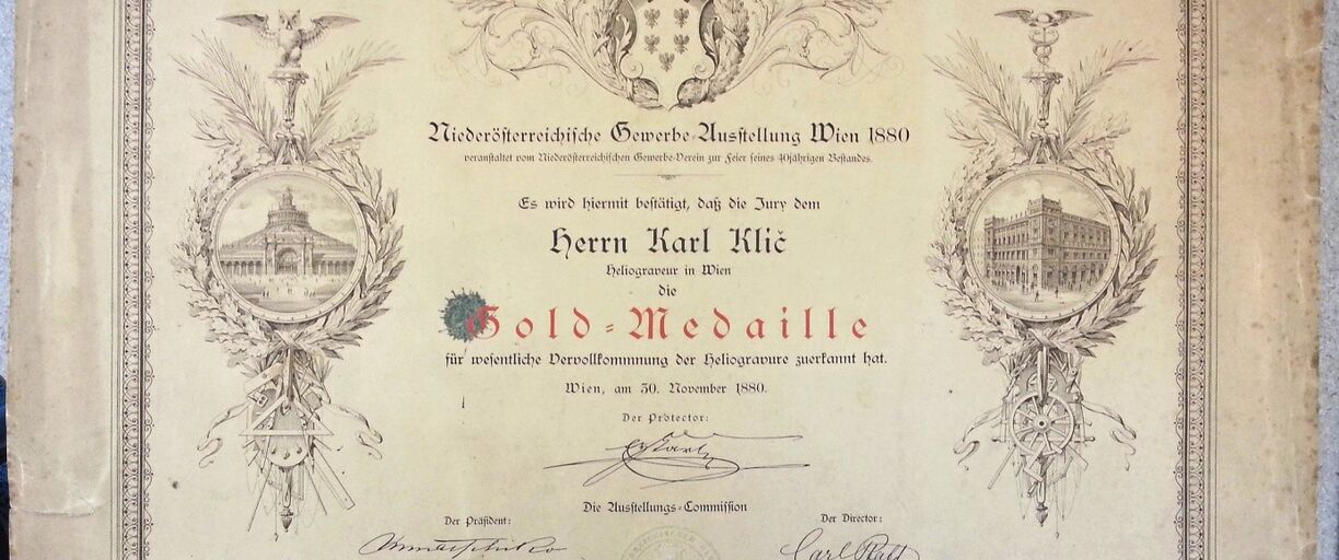 Ocenění Karla Klíče za vynález heliogravury na výstavě ve Vídní, 1880