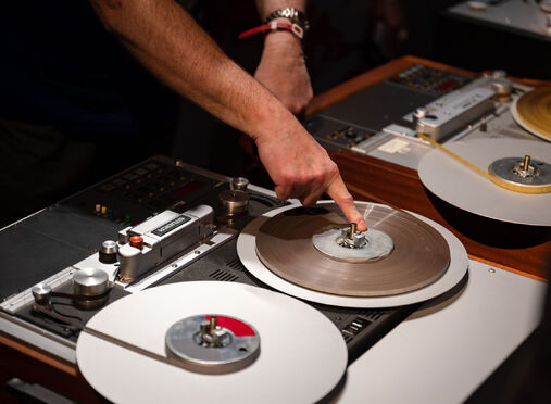 2. 12. 2023 – Nenechte si ujít poslední komentovanou prohlídku rozhlasové výstavy