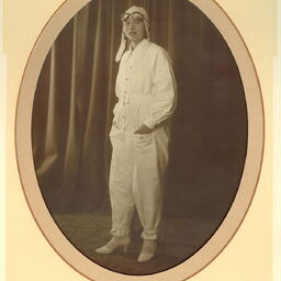 Jedna z prvních československých pilotek a parašutistek Marie Krupičková, podobizna z roku 1930. Archiv NTM<br /> 