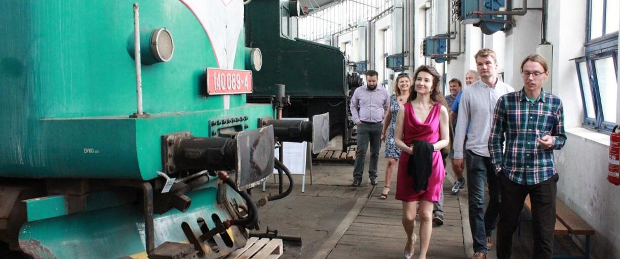 Železniční depozitář NTM v Chomutově navštívila velvyslankyně Velké Británie paní Jan Thompson