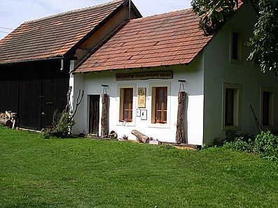 Lomany - Muzeum těžby borové smoly