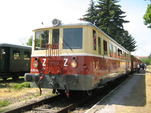 Historický motorák každou prázdninovou středu spojí Muzeum ČD se Železničním depozitářem NTM v Chomutově