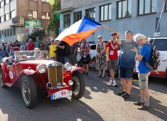 13. 6. 2026 – Cíl soutěže historických vozů 1000 mil československých před NTM